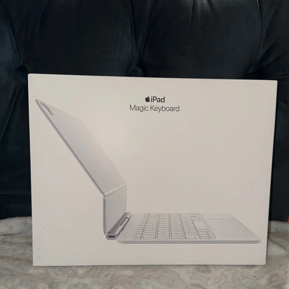 Apple iPad Magic Keyboard - Elegant White
